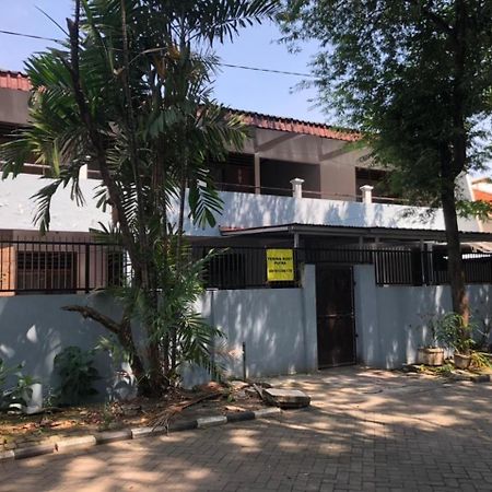 Oyo 90482 Rumah Oma Syariah Kupang  Exterior photo