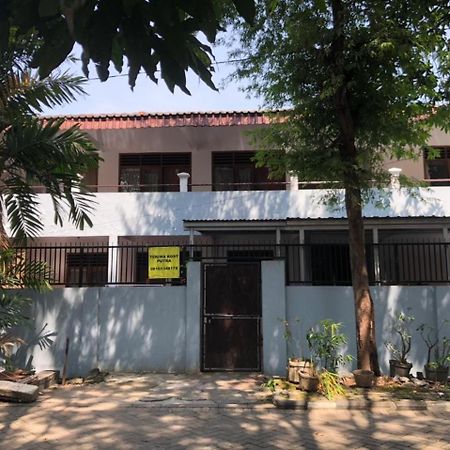 Oyo 90482 Rumah Oma Syariah Kupang  Exterior photo