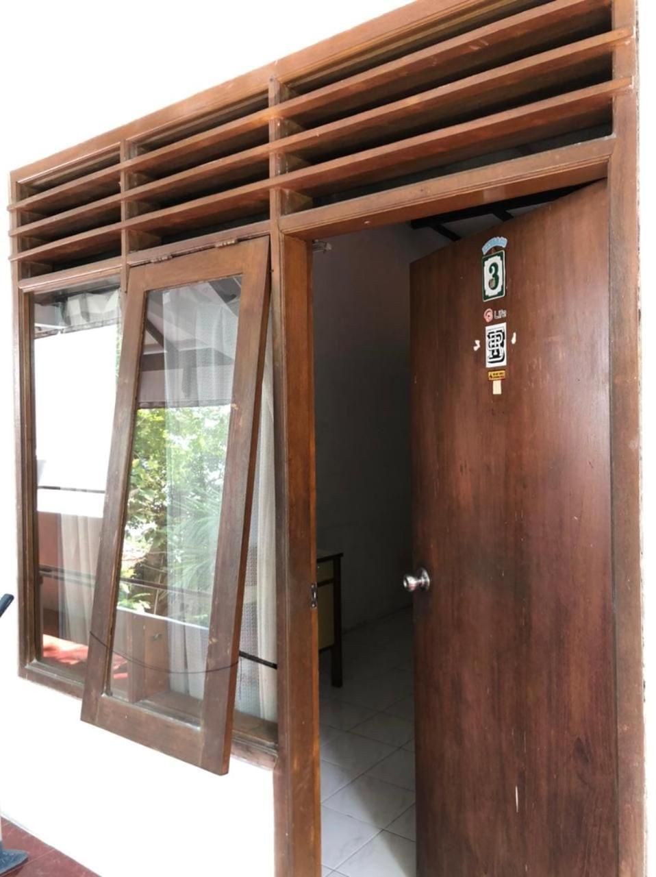 Oyo 90482 Rumah Oma Syariah Kupang  Exterior photo