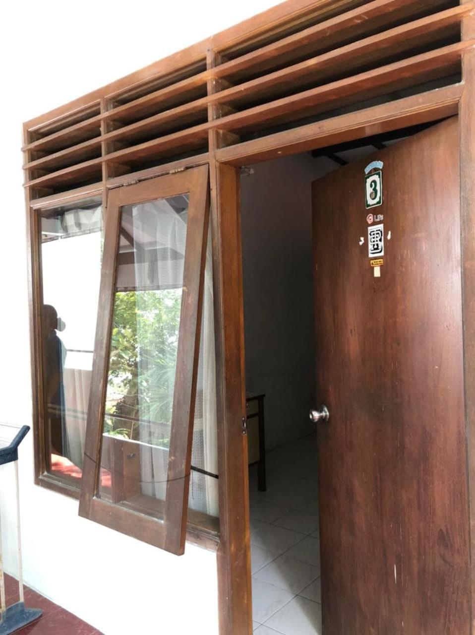 Oyo 90482 Rumah Oma Syariah Kupang  Exterior photo